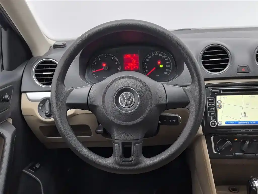 Volkswagen Jetta 2013 1.6L Automatic Comfort фото 11
