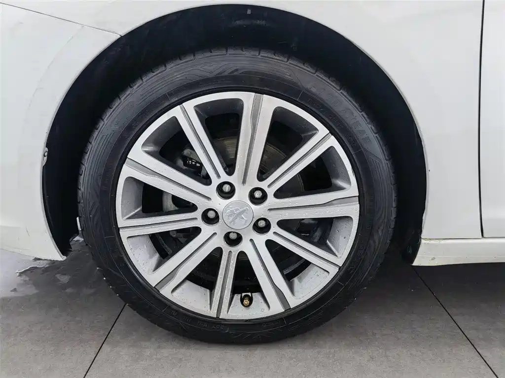 Peugeot 408 2015 Model 1.2T Automatic Luxury Edition фото 17