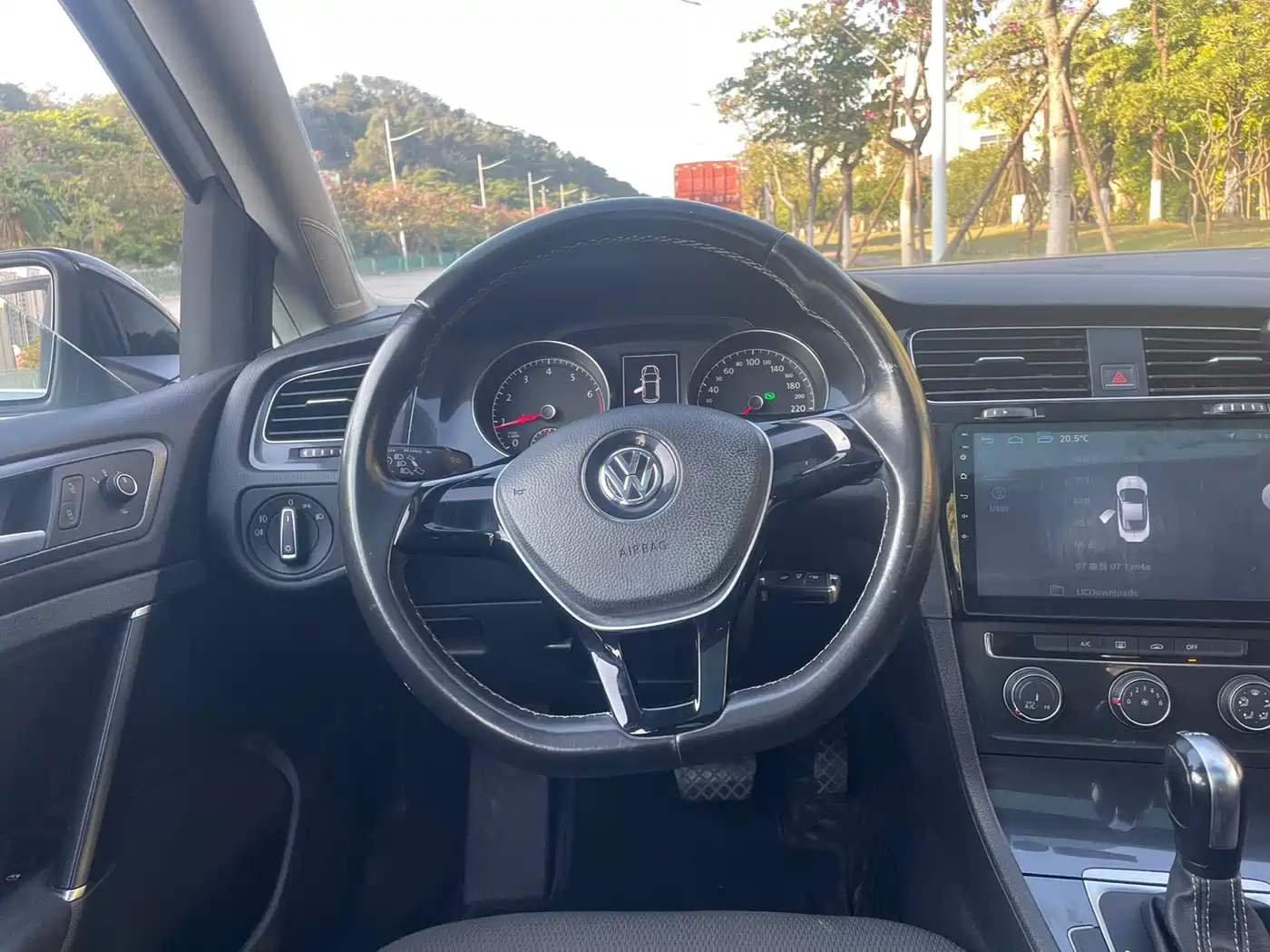 Volkswagen Golf 2017 230TSI Auto Comfort Millionth Anniversary Edition фото 6