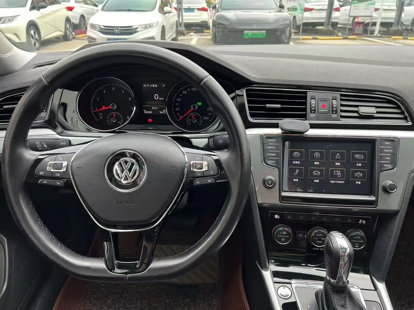 Volkswagen Lamando 2018 280TSI DSG Luxury Edition фото 9