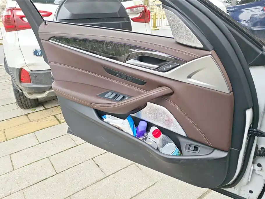 BMW 5 Series 2022 525Li M Sport Package фото 7