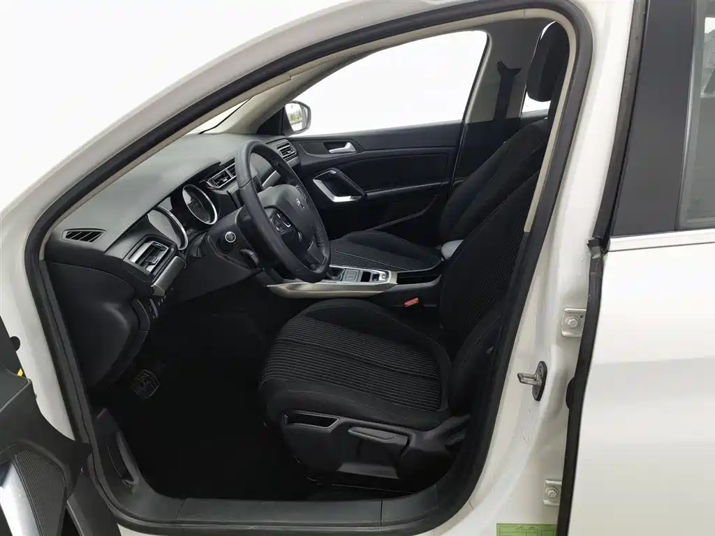 Peugeot 408 2015 Model 1.2T Automatic Luxury Edition фото 10