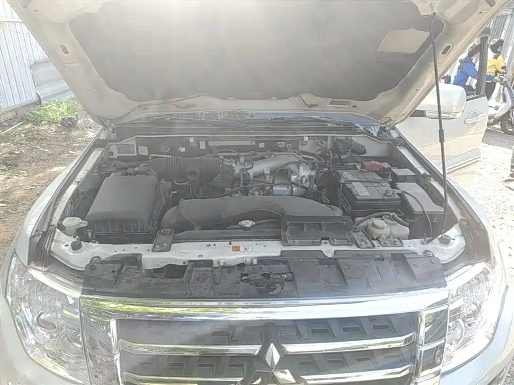 Mitsubishi Pajero (Import) 2016 3.0L Automatic Standard (China V) фото 20