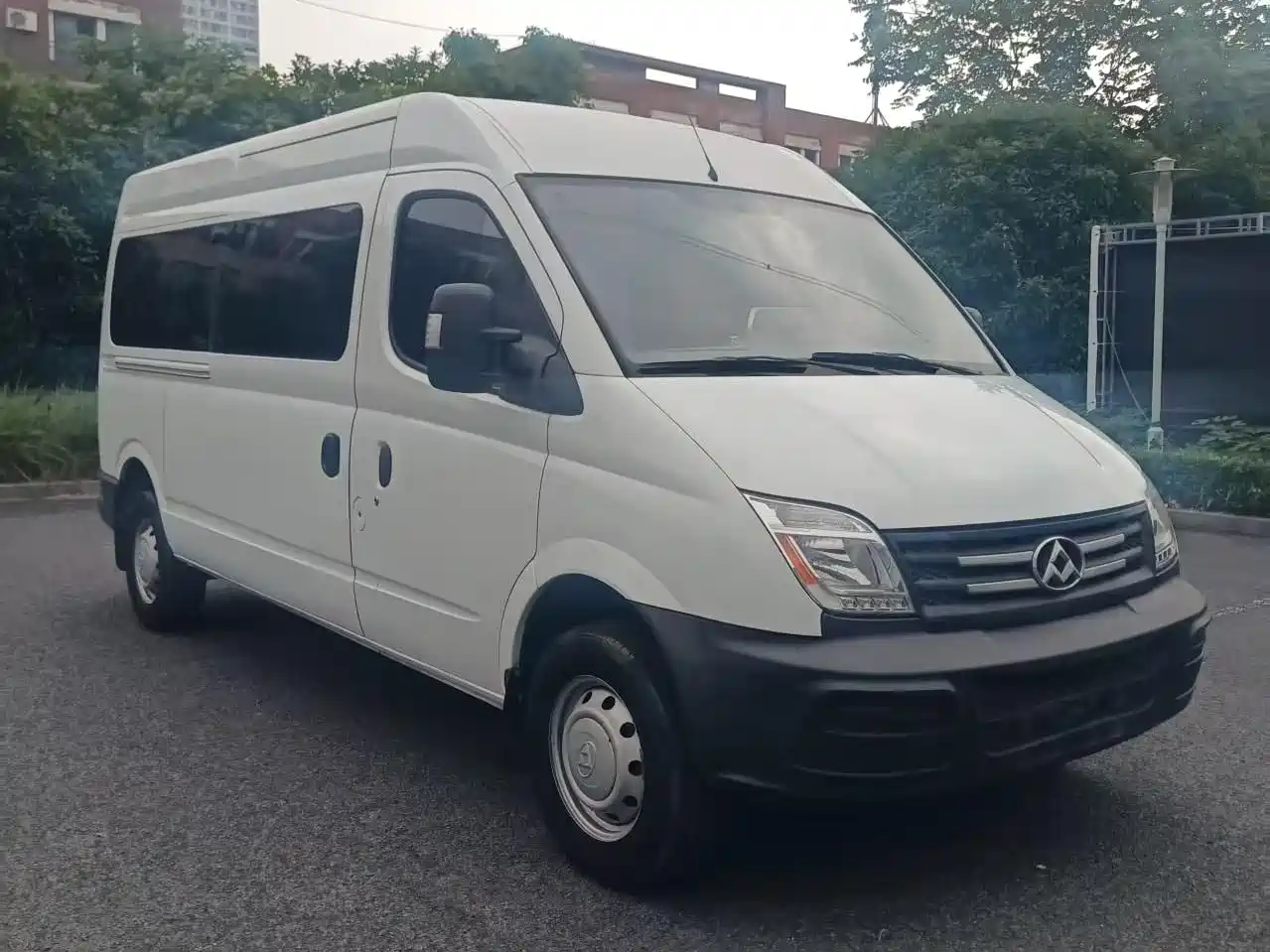 SAIC Maxus Xintu V80 2015 2.5T Manual Proud Transporter Edition Long Wheelbase Medium Roof фото 3