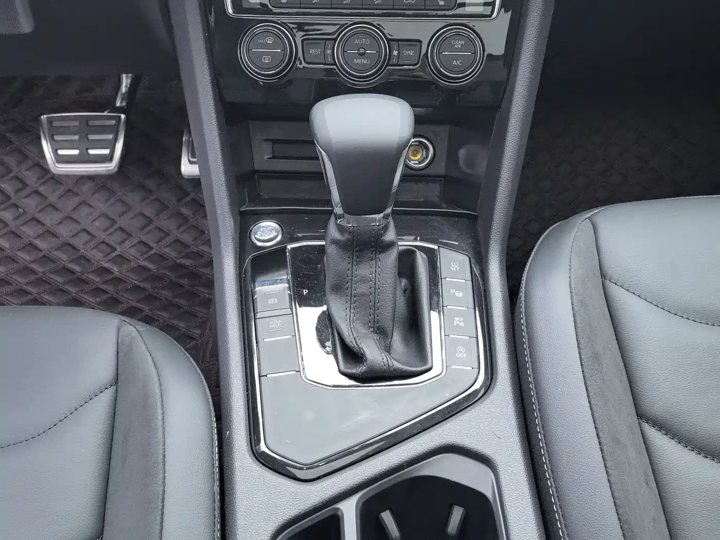 Volkswagen Tiguan L 2021 330TSI Automatic 2WD R-Line Premium фото 11