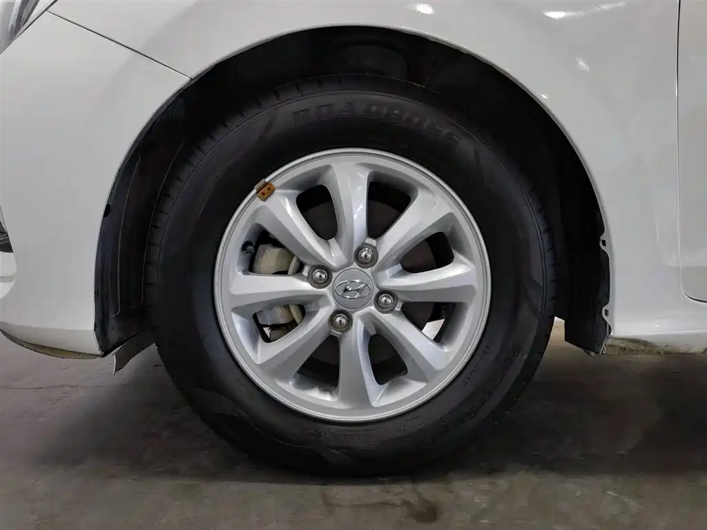 Hyundai Verna 2017 1.4L Manual Color Edition (China V) фото 17