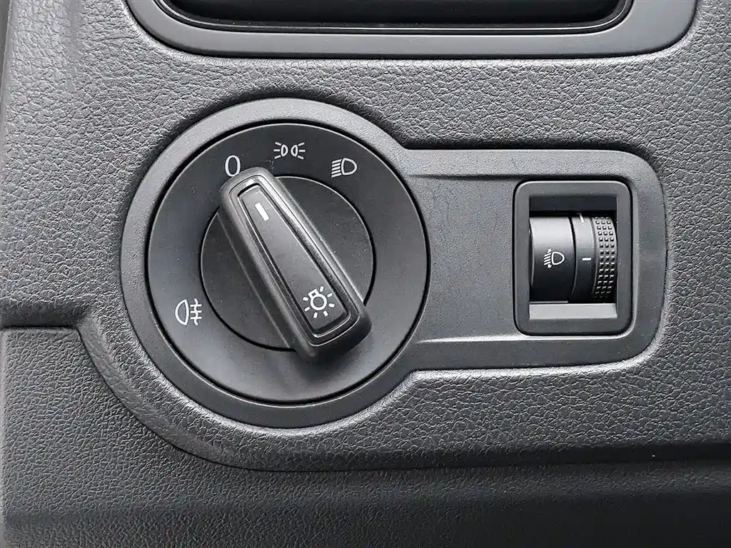 Volkswagen Polo 2016 1.4L Automatic Trend фото 21