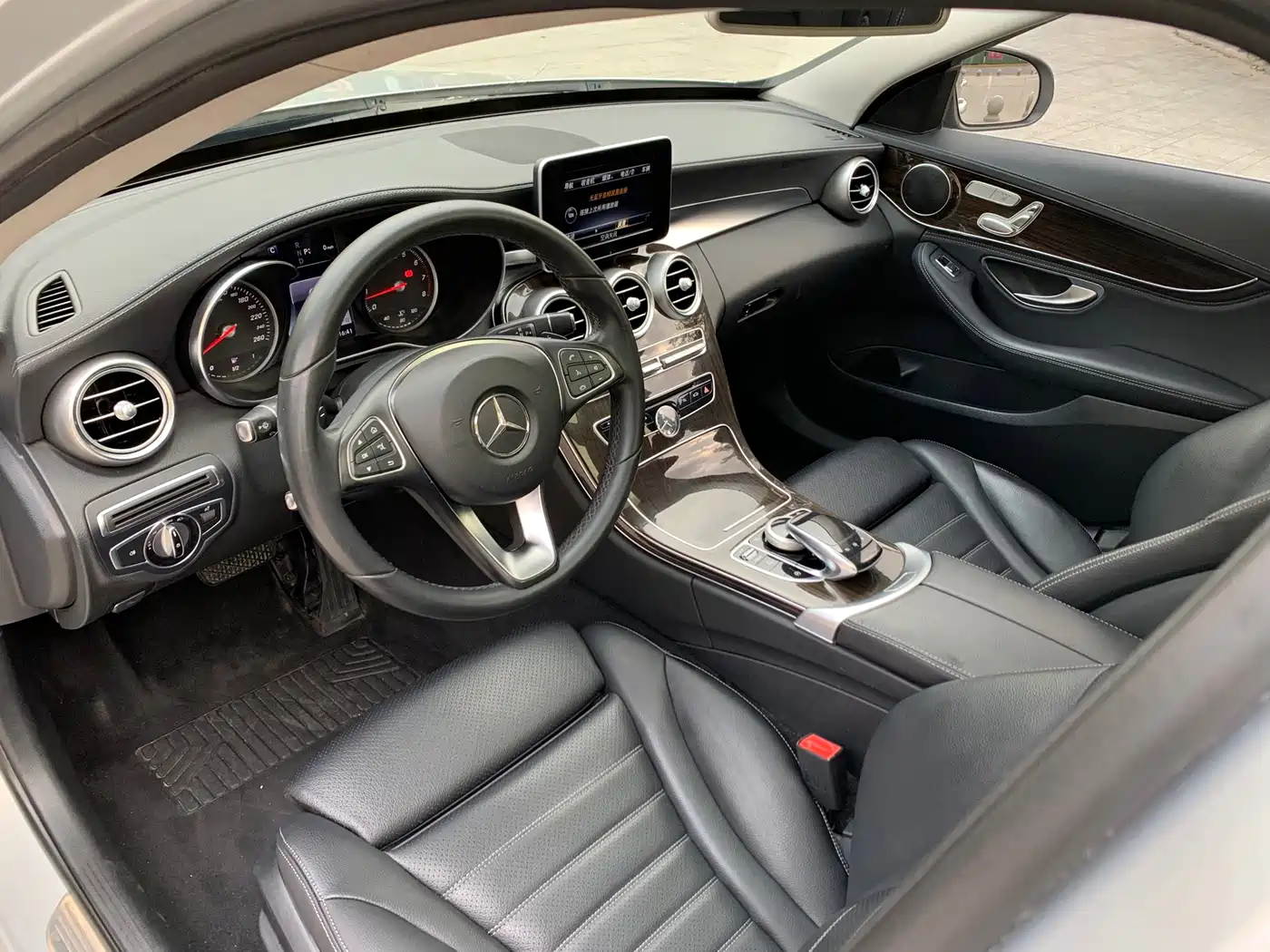 Mercedes-Benz C-Class 2016 C 200 L фото 3