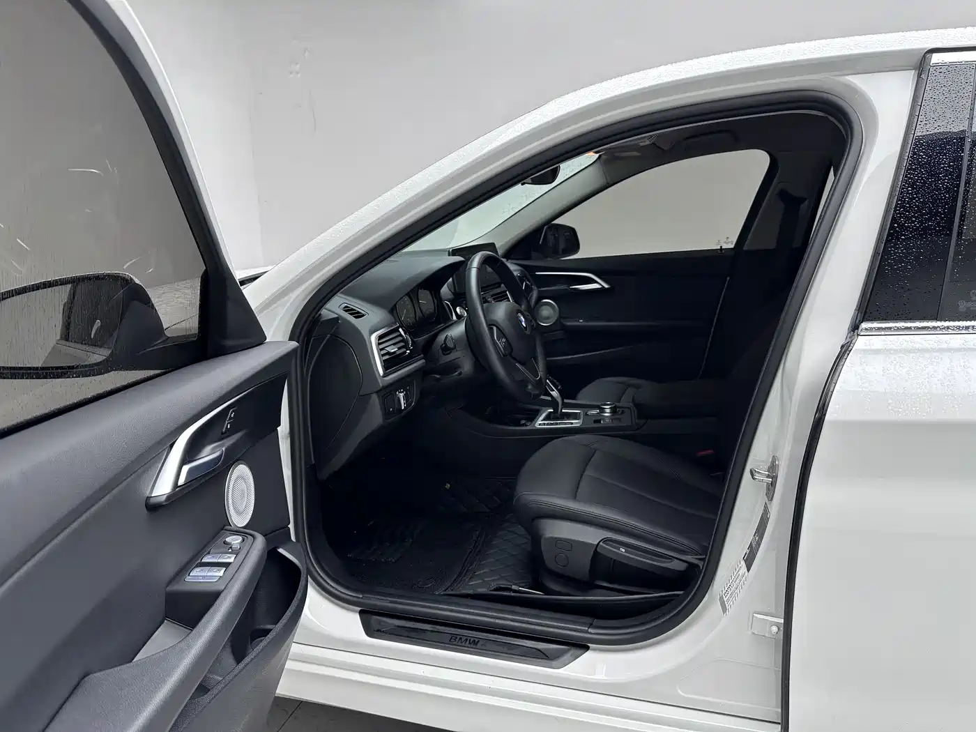 BMW 1 Series 2022 120i M Sport фото 9