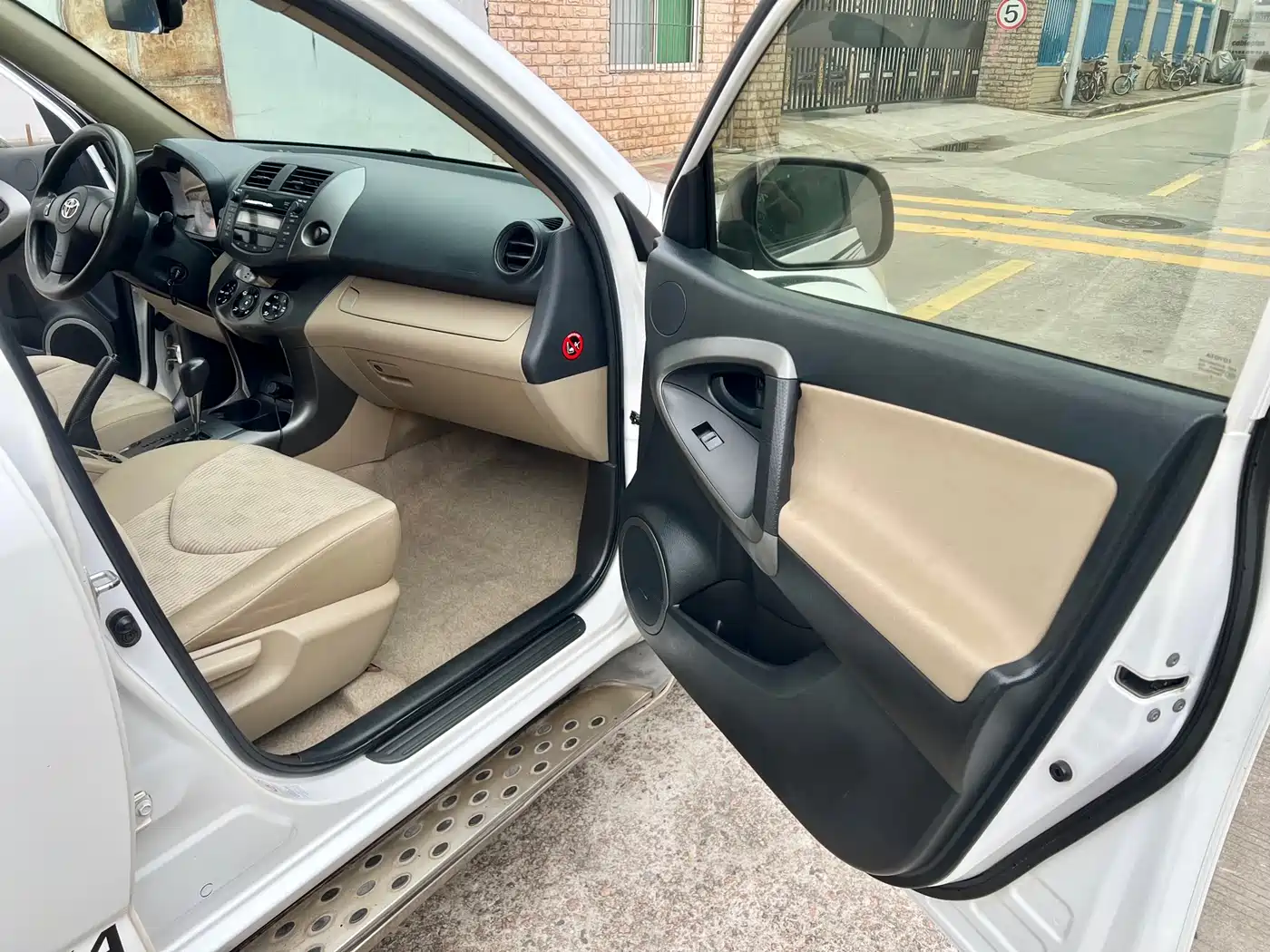 Toyota RAV4 Rongfang 2012 Styling Edition 2.0L Automatic 4WD фото 4