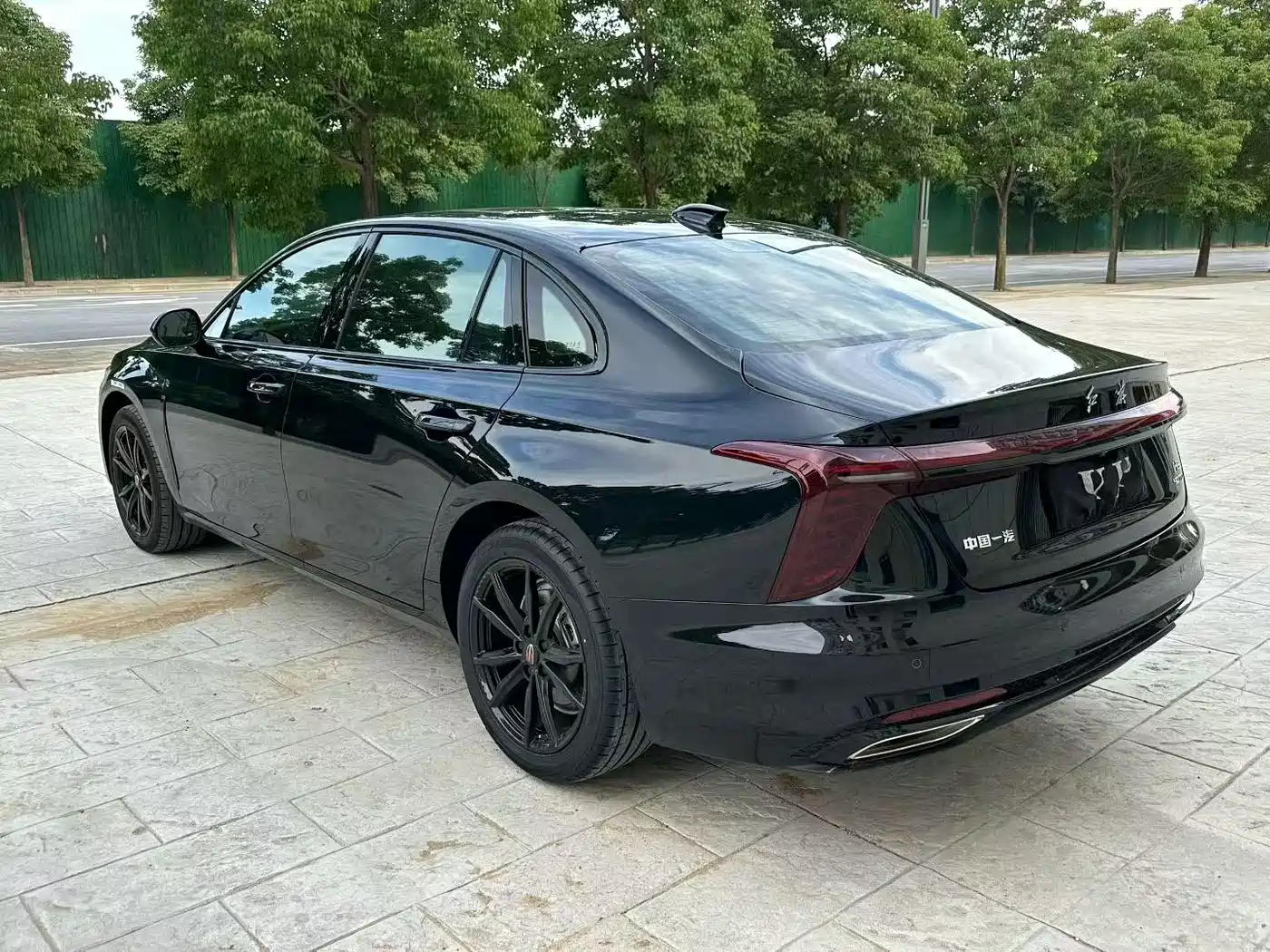 Hongqi H5 2025 2.0T Automatic Flag Celebration 500,000 Units Anniversary Edition фото 7
