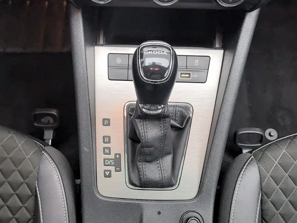 Škoda Octavia 2019 1.5L Automatic Smart Luxury China VI фото 13