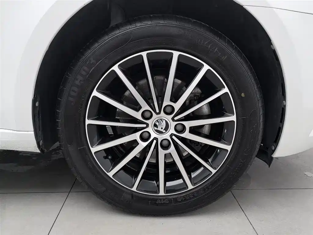 Škoda Octavia 2019 1.5L Automatic Smart Luxury China VI фото 17