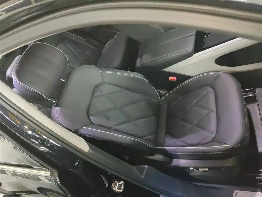 Volkswagen Teramont 2024 380TSI 4WD Dragon Glory Edition фото 25