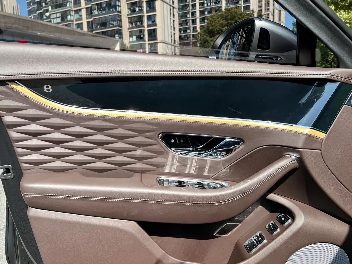 BENTLEY FLYING SPUR PLUG-IN HYBRID
