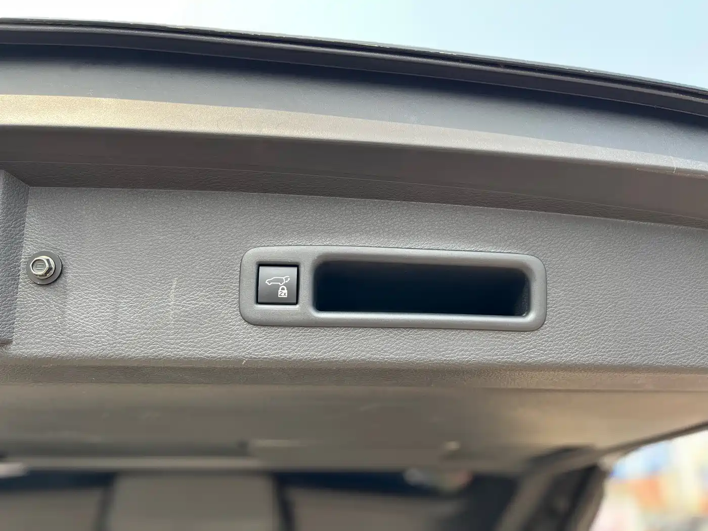 Toyota Sienna 2024 2.5L Hybrid 4WD Premium Edition фото 30