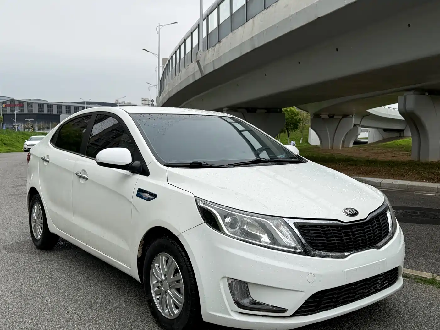 Kia K2 2012 Sedan 1.4L AT GLS Commemorative Edition фото 2