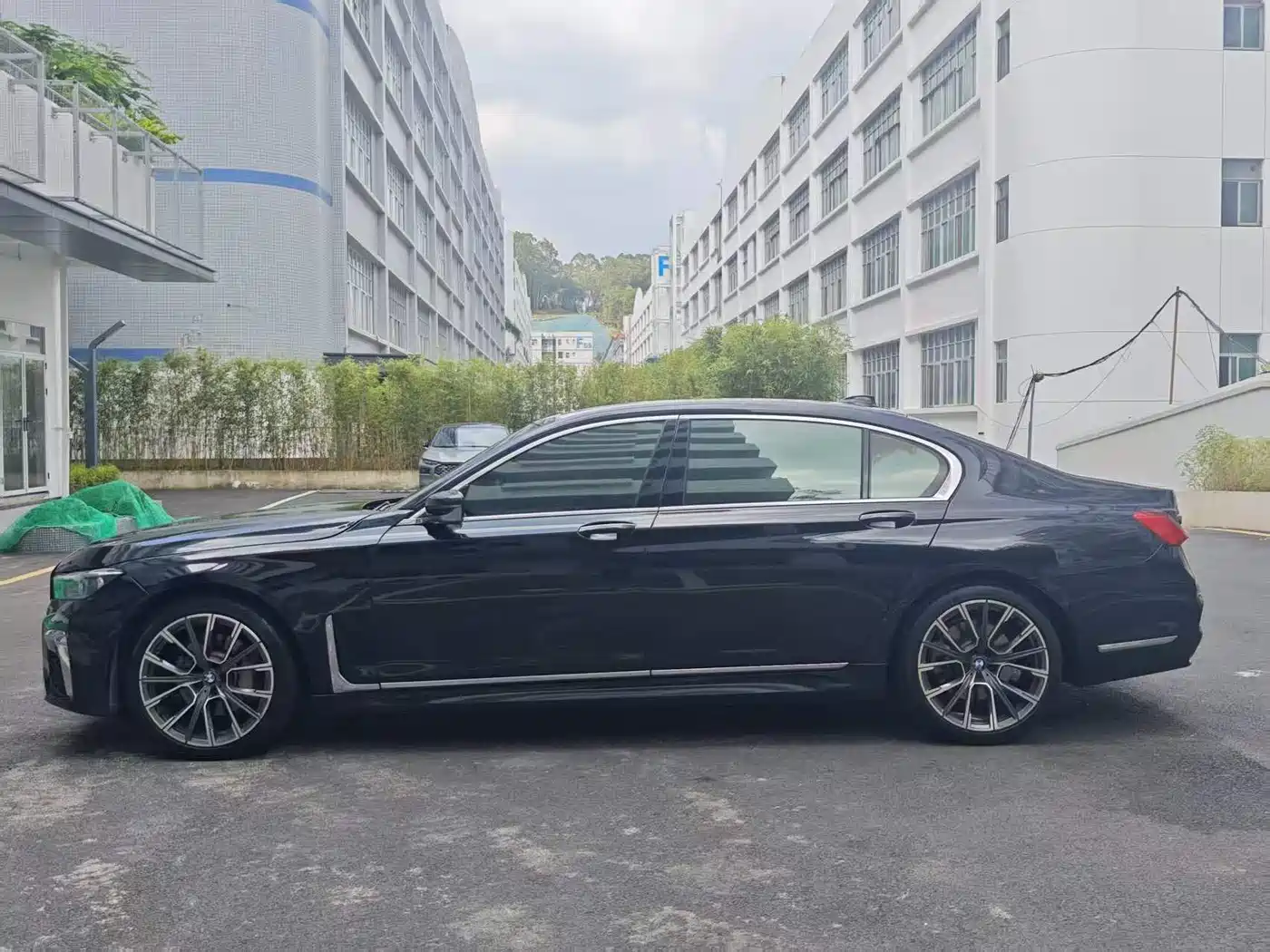 BMW 7 Series 2016 730Li Leading фото 3