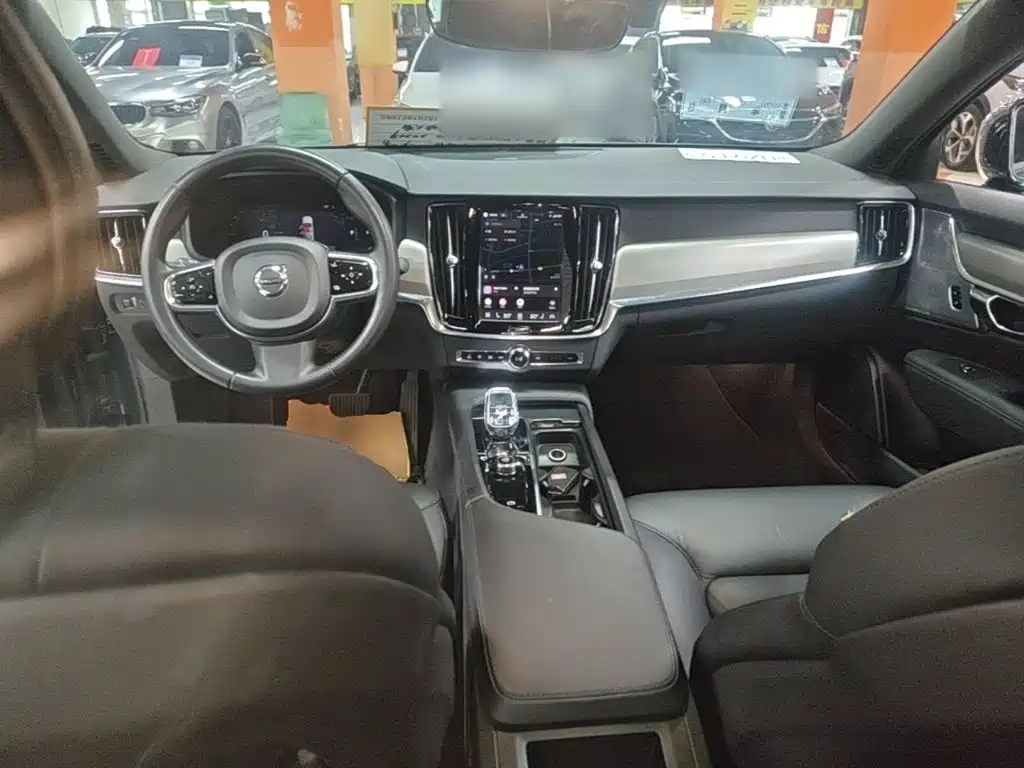 Фото 10 - Volvo S90