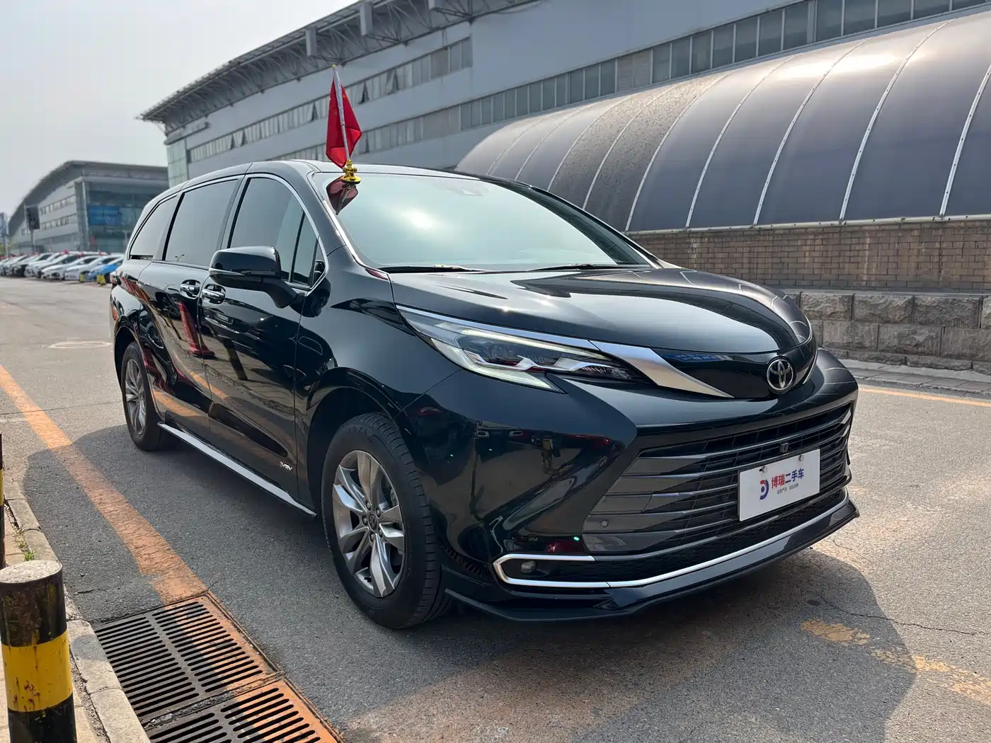 Toyota Sienna 2024 2.5L Hybrid 4WD Premium Edition фото 3