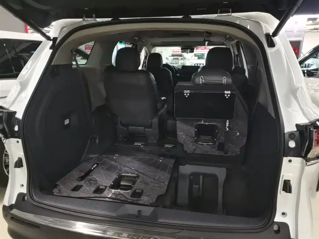 Toyota Sienna 2021 2.5L Hybrid Comfort Edition фото 9