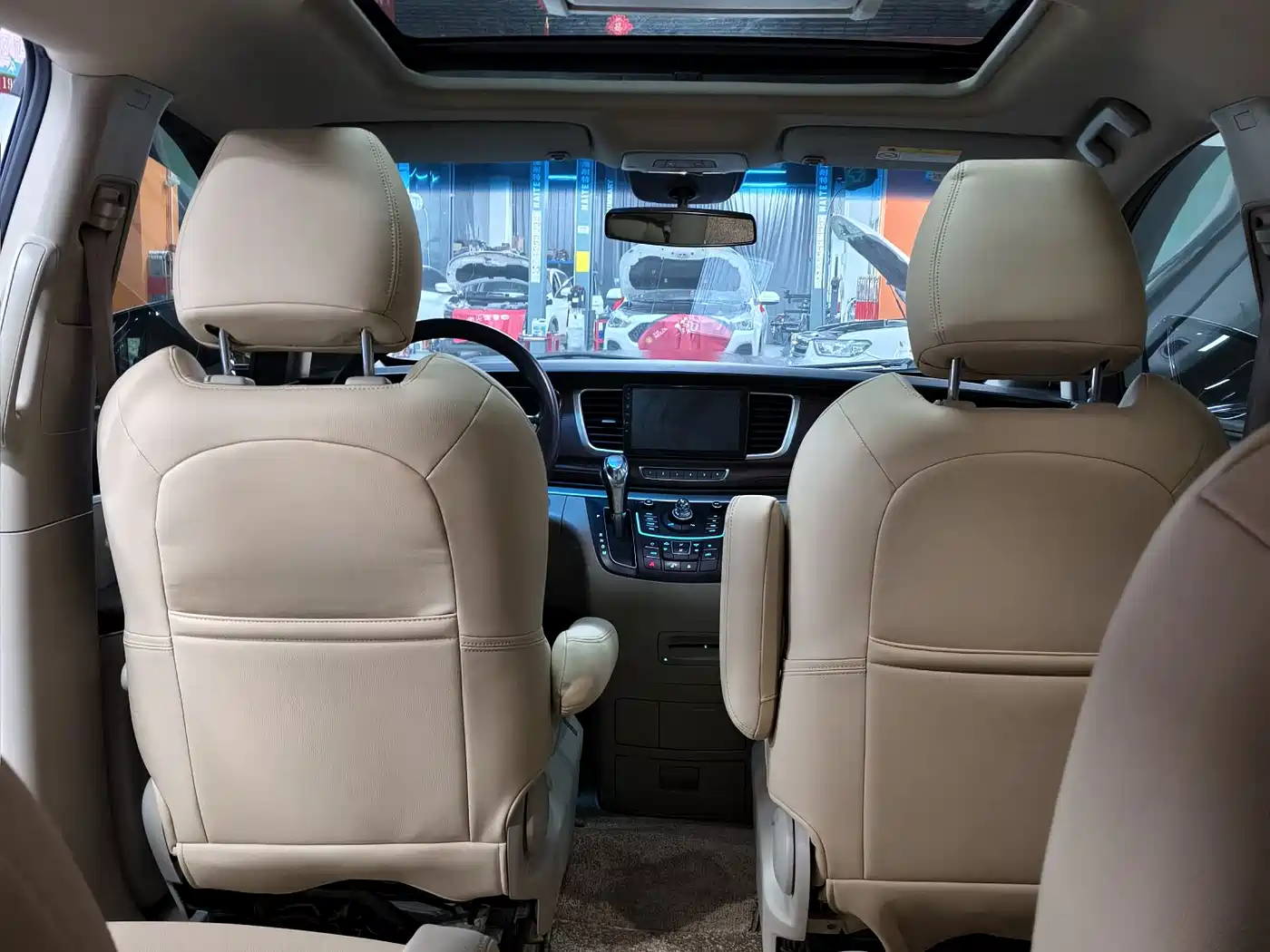 Buick GL8 2014 2.4L CT Luxury Business Comfort фото 14