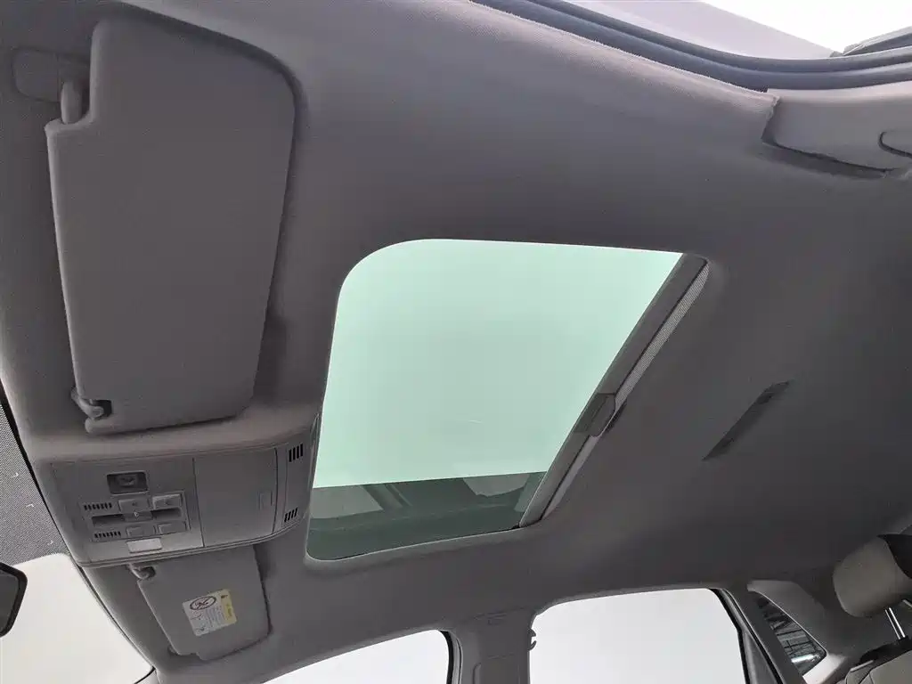Volkswagen Polo 2023 Facelift Plus 1.5L Auto Chroma Tech Edition фото 14
