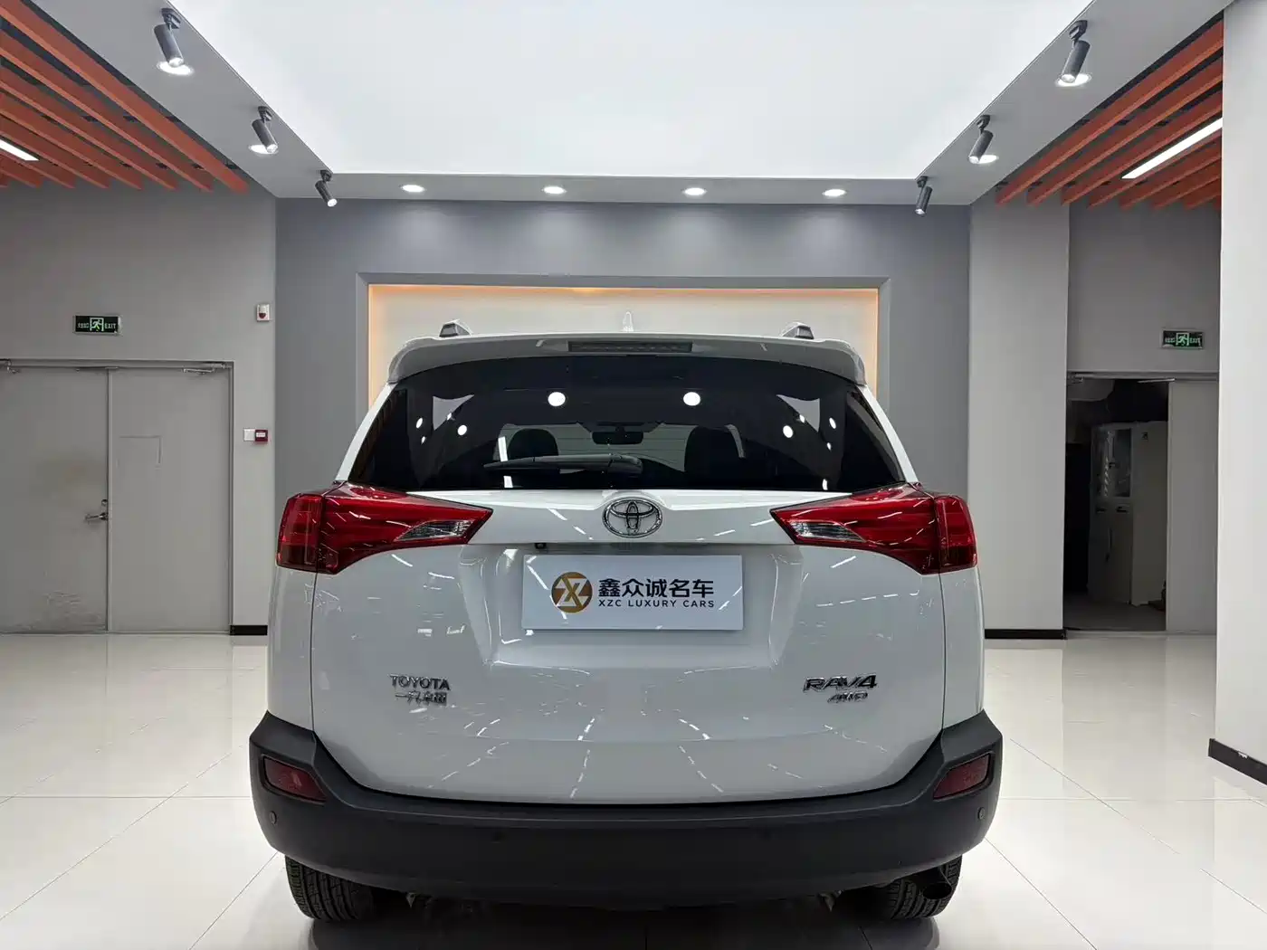 Toyota RAV4 Rongfang 2015 2.0L CVT 4WD Pioneer Edition фото 5