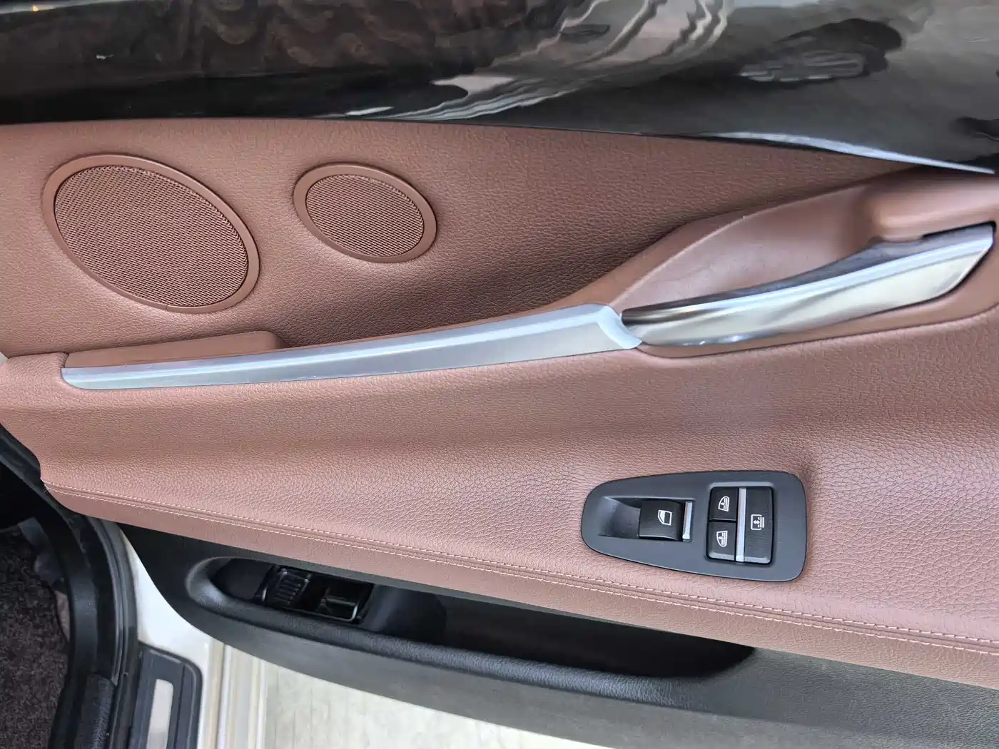 BMW 5 Series GT 2010 535i Leading Model фото 14
