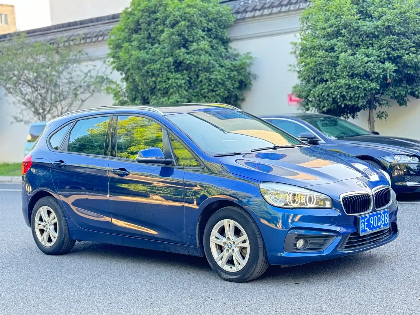 BMW 2 Series Touring 2016 218i Leading фото 3