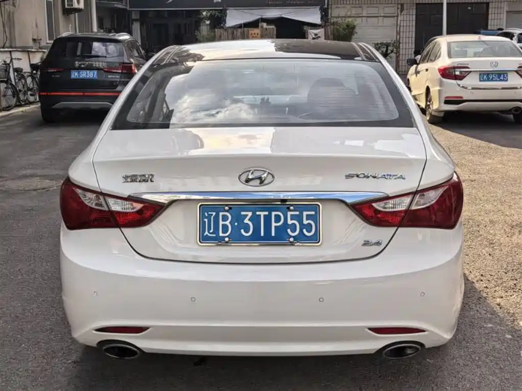 Hyundai Sonata 2011 2.4L Auto Premium Edition фото 4