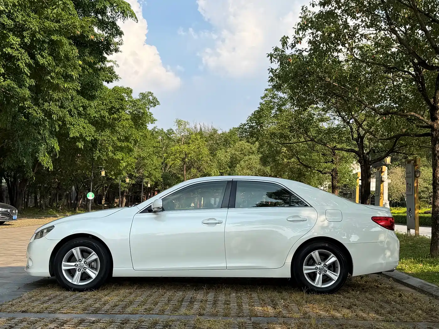 Toyota Reiz 2008 2.5S Special Navigation Edition фото 4