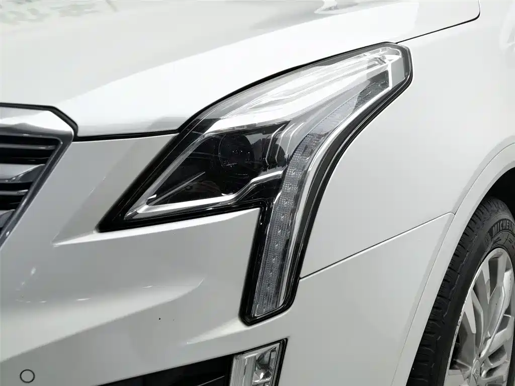 Cadillac XT5 2017 Anniversary Edition 28T 4WD Leading фото 7