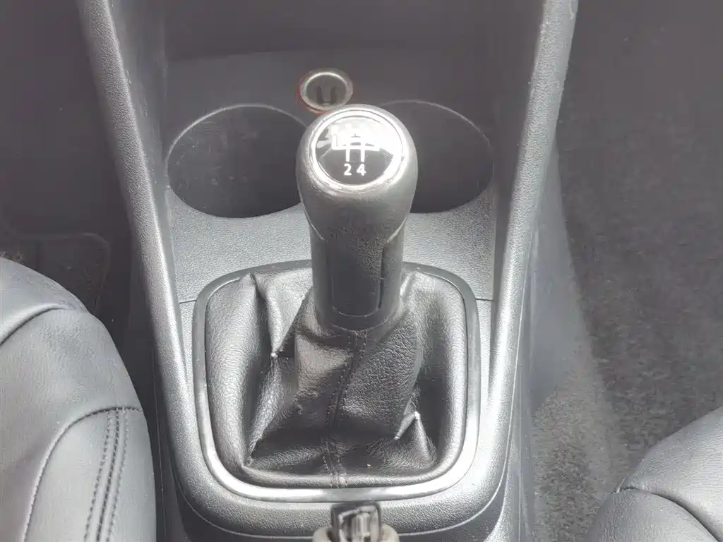Volkswagen Polo 2013 1.4L Manual Trend Edition фото 13