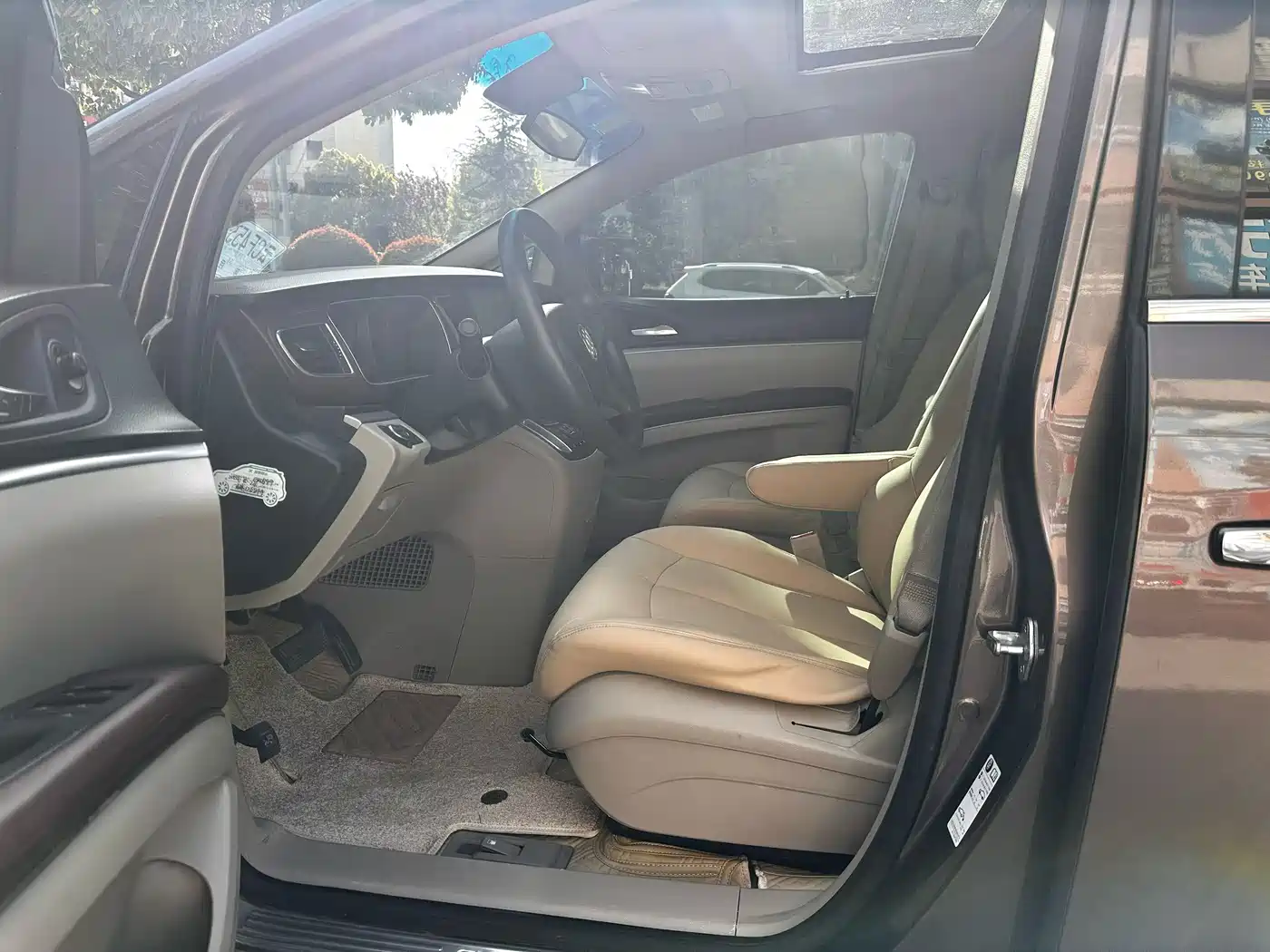 Buick GL8 2014 2.4L CT Luxury Business Comfort фото 4