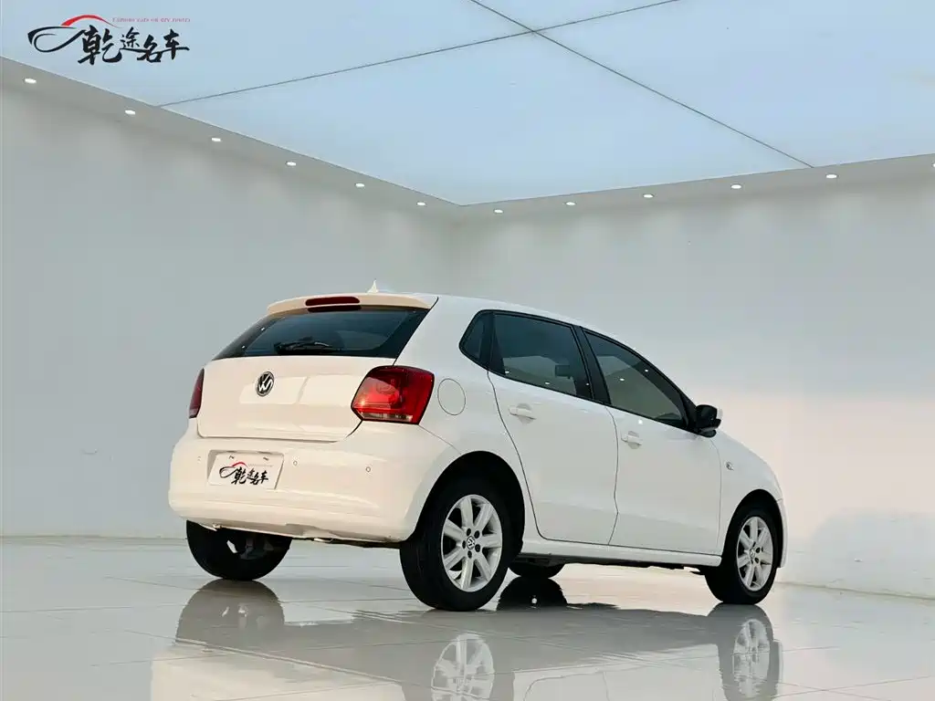 Volkswagen Polo 2013 1.6L Automatic Comfort Edition фото 7