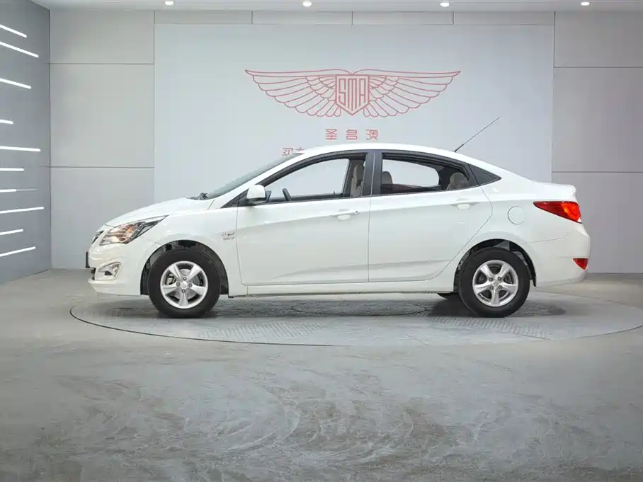 Hyundai Verna 2016 1.4L Automatic Fashion GS фото 2