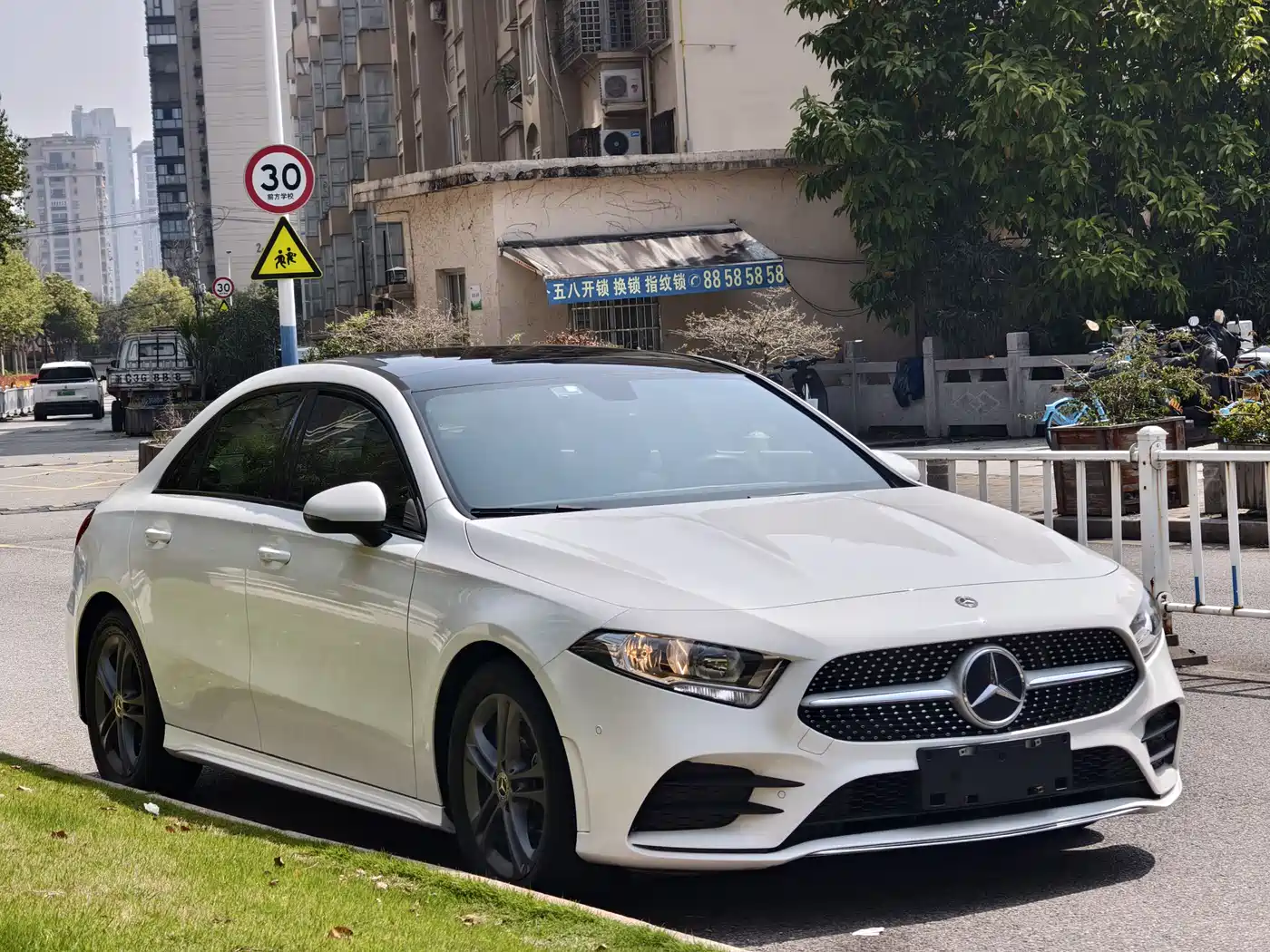 Mercedes-Benz A-Class 2020 Facelift A 180 L Sport Sedan фото 3