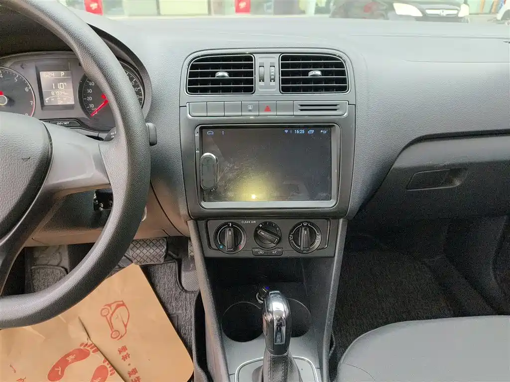 Volkswagen Polo 2016 1.4L Automatic Trend фото 13