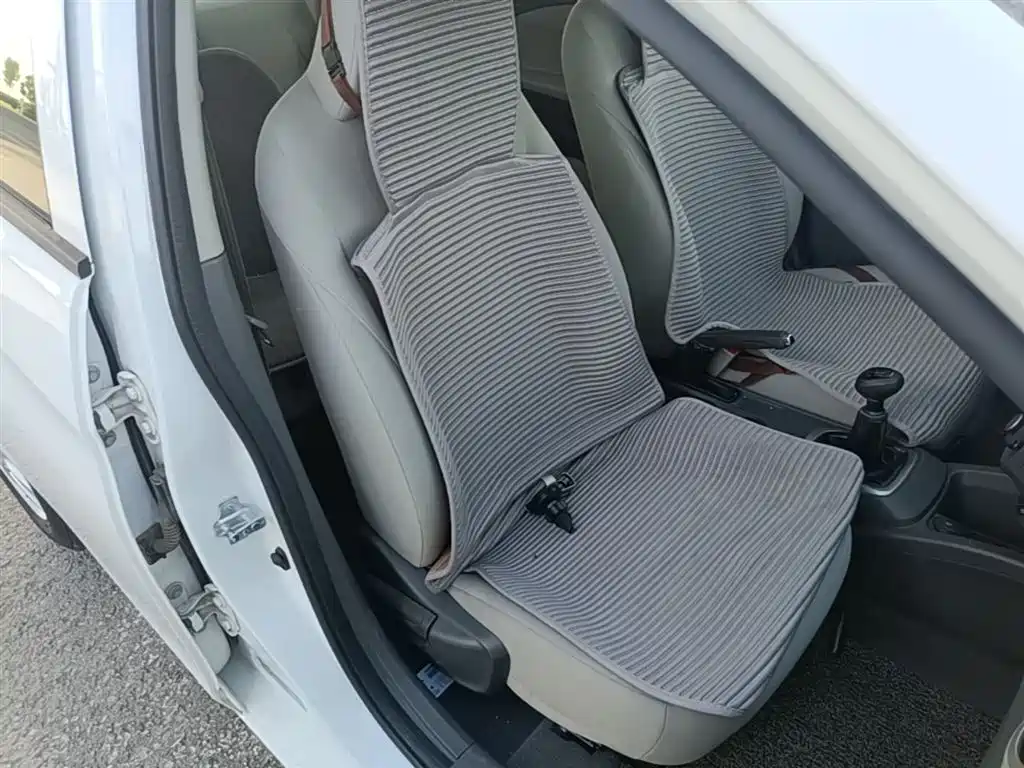Chevrolet Sail 2015 Sail 3 1.5L Manual Ideal Sunroof Edition фото 25