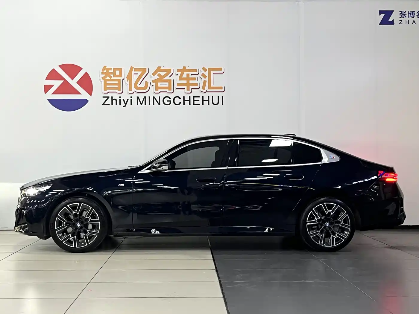 BMW 5 Series 2025 530Li Premium M Sport Package фото 4