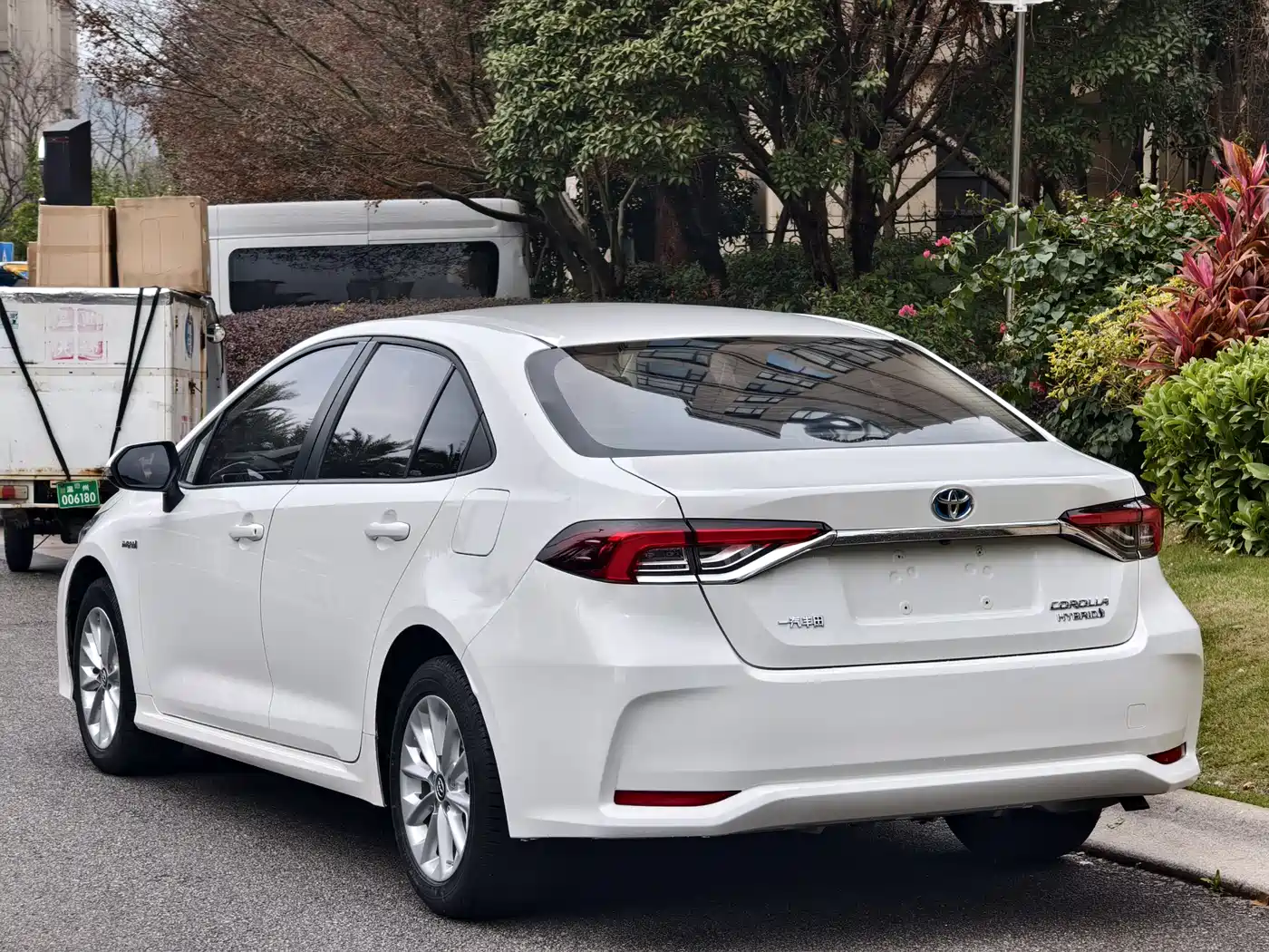 Toyota Corolla 2022 Hybrid 1.8L E-CVT Pioneer Edition фото 5