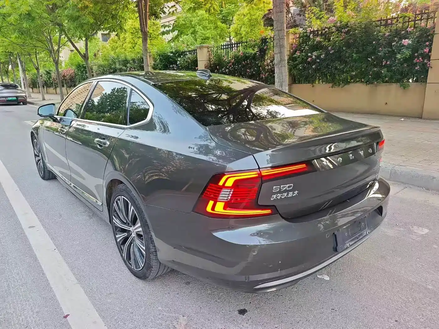 Volvo S90 2023 B5 Intelligent Vision Luxury Edition фото 7