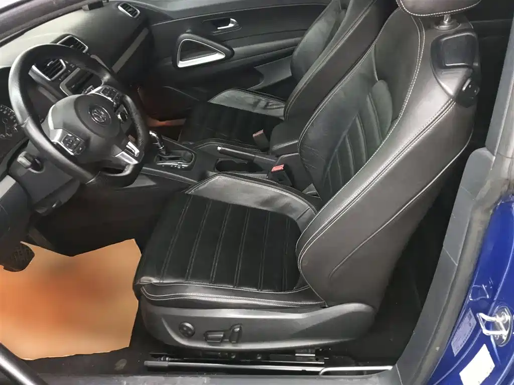 Volkswagen Scirocco 2011 2.0TSI Luxury фото 15