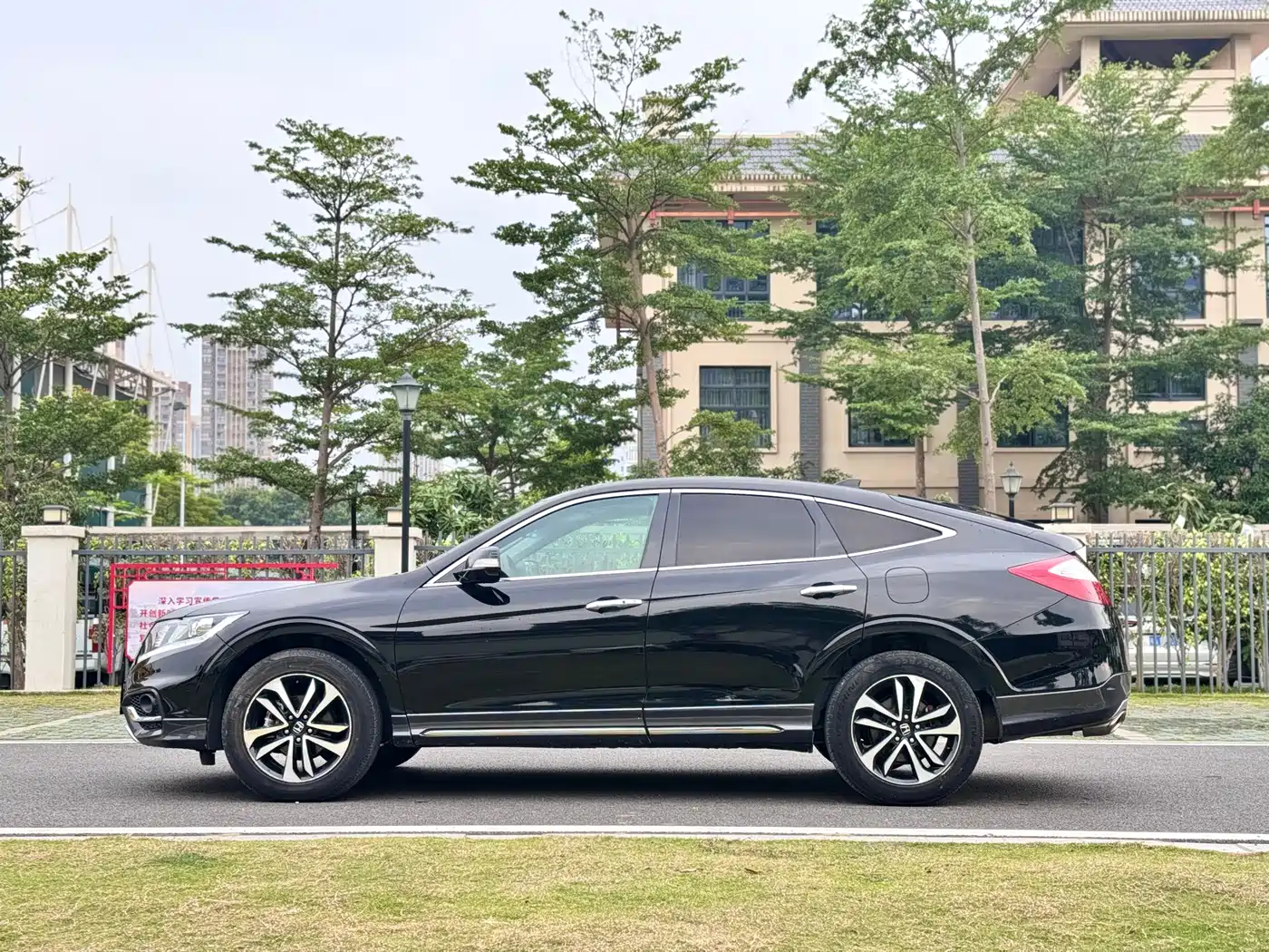Honda Crosstour 2016 2.4L Luxury Edition фото 4