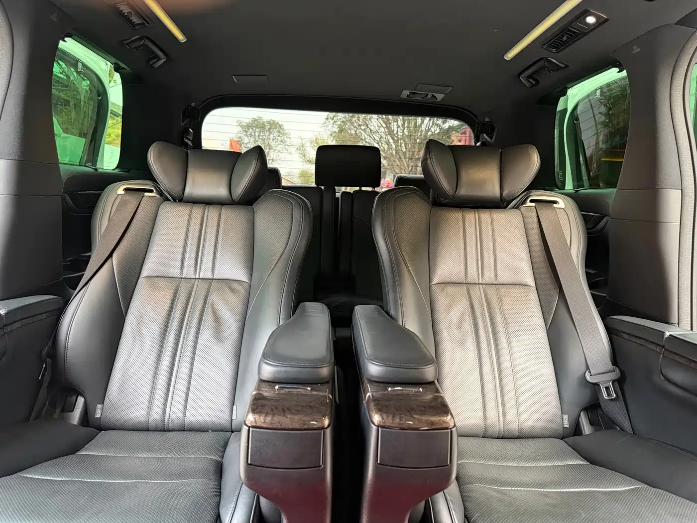 Toyota Alphard 2021 Hybrid 2.5L Premium фото 12