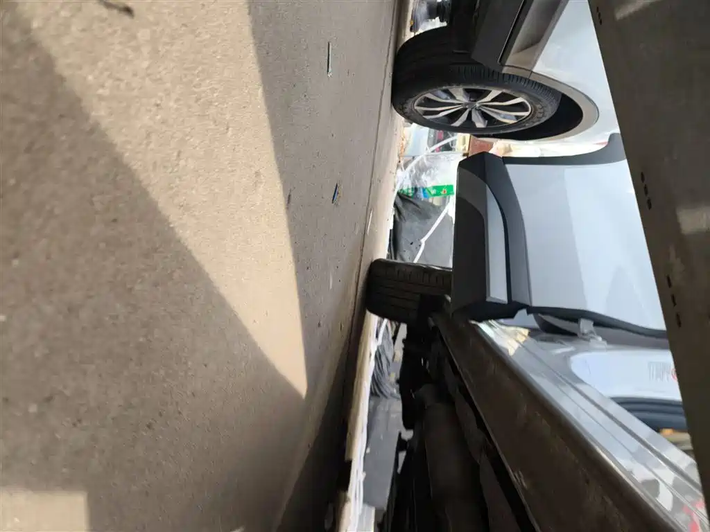 BYD Song L DM-i 2024 112km Leading Edition фото 21