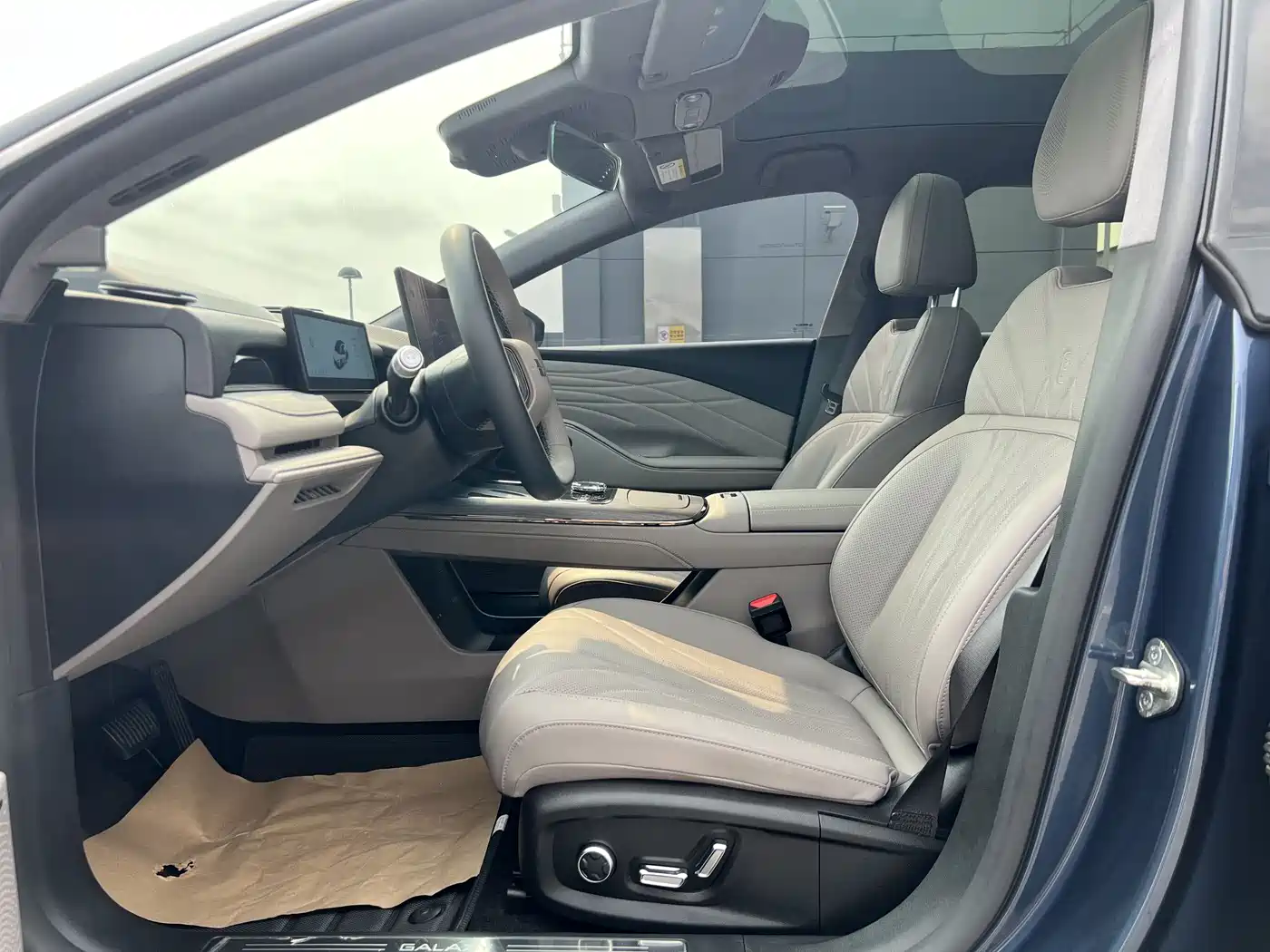 Geely Galaxy Galaxy Xingyao 8 2025 130km EM-P Starship Edition фото 17