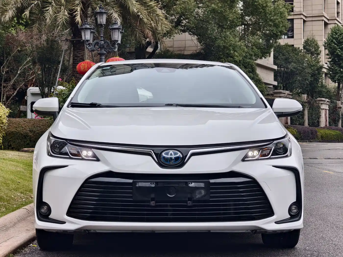 Toyota Corolla 2022 Hybrid 1.8L E-CVT Pioneer Edition фото 2