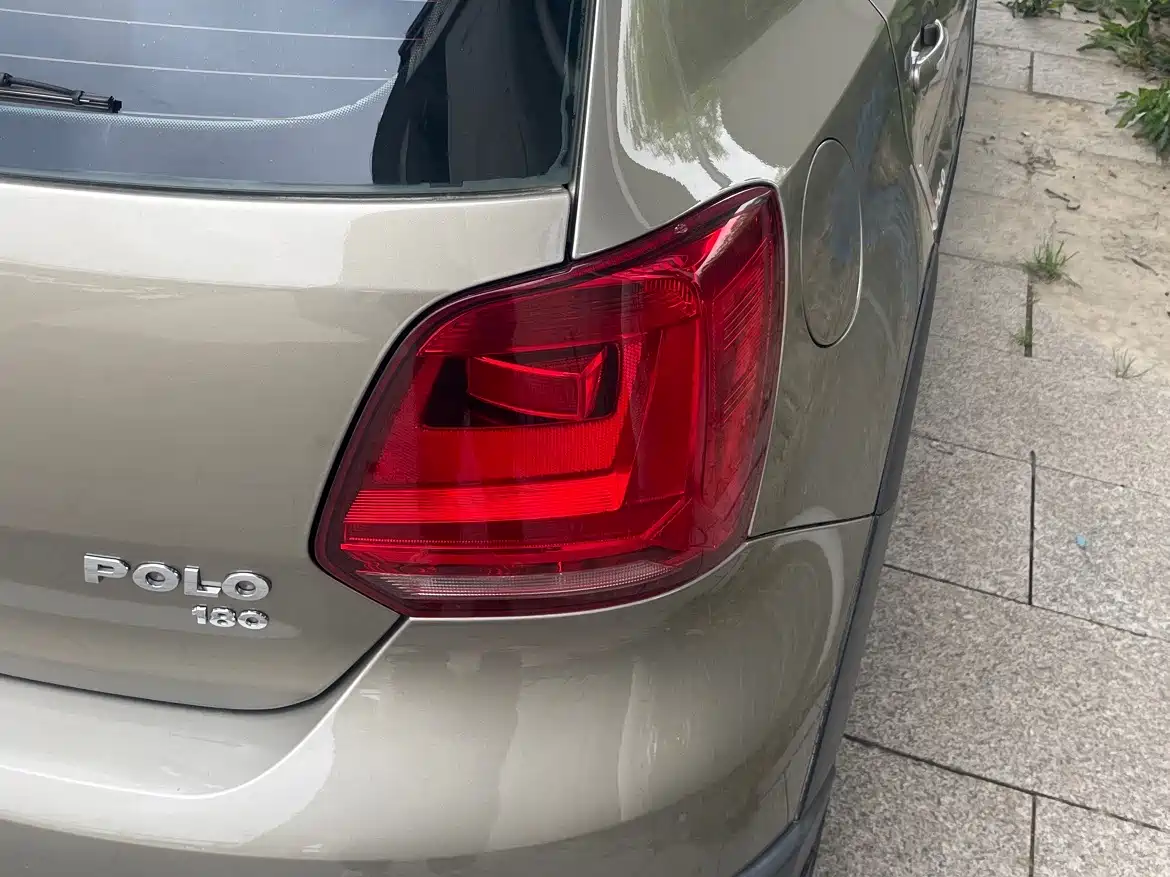 Volkswagen Polo 2014 1.6L Cross Polo Automatic фото 6